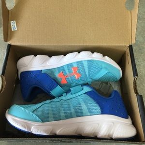 Girl’s size 13.5 brand new UA running shoes